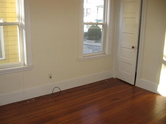 Building Photo - 76 Conwell Ave