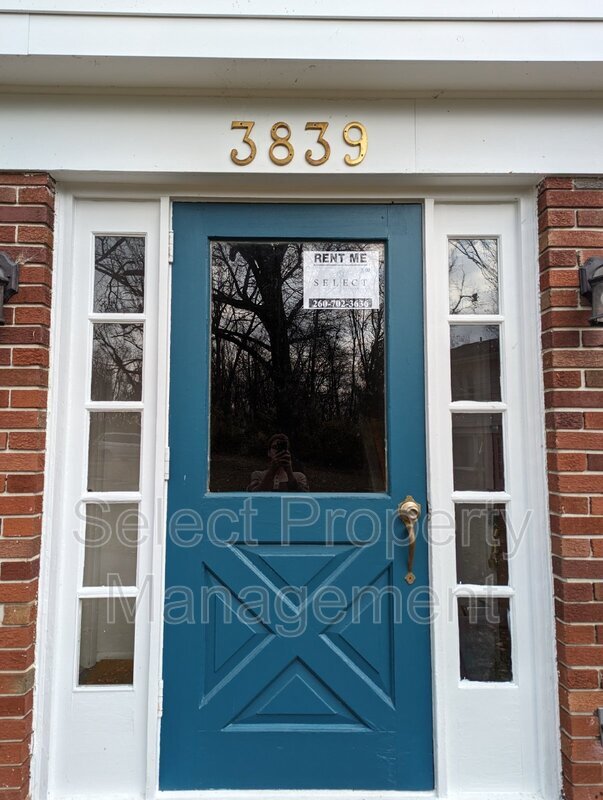 Foto del edificio - 3839 Sleepy Hollow Ln