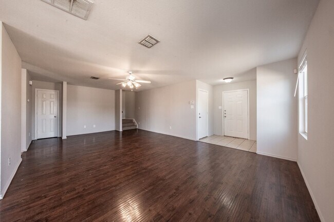 Foto del edificio - 520 Lewis Canyon Ln