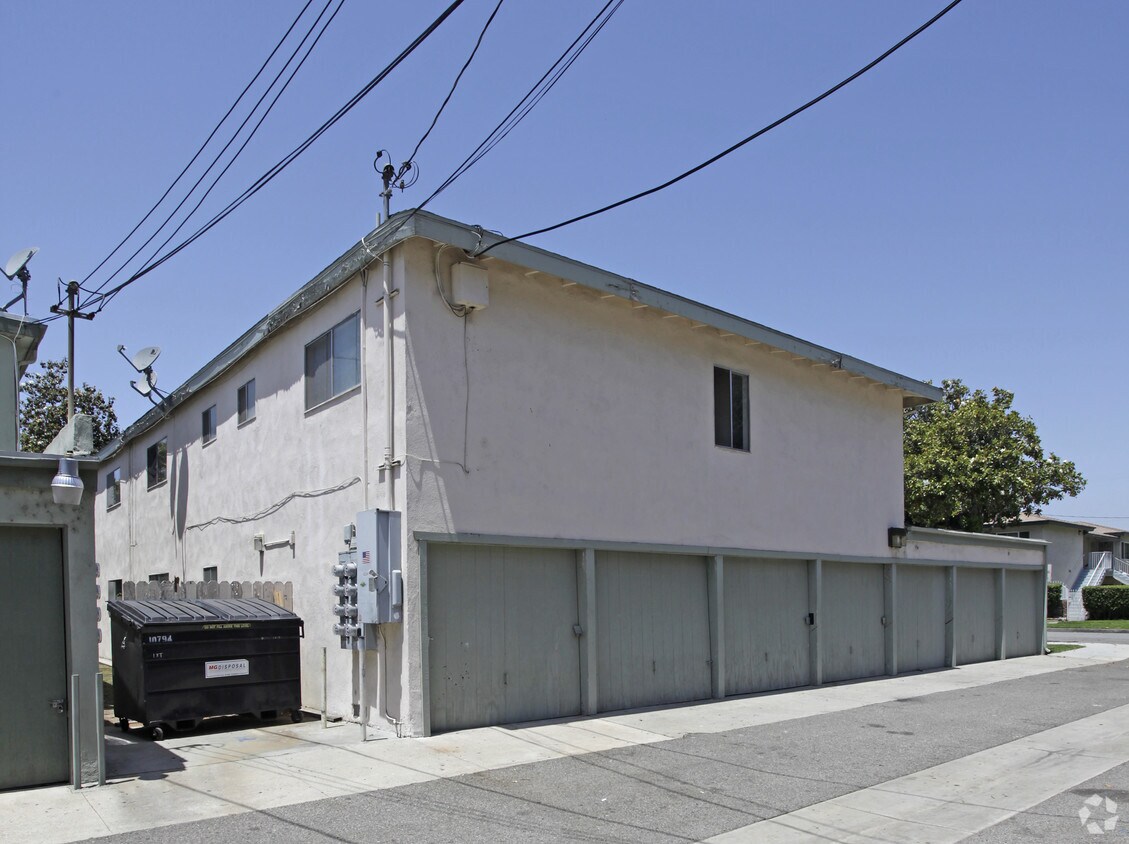 Building Photo - Princeton Apartments