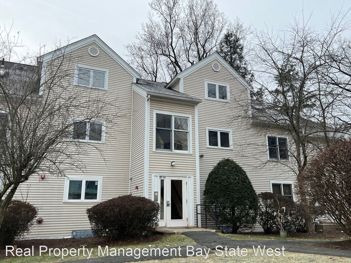 1 br, 1 bath House 44 Salem Place 3rd Floor House Rental in Amherst