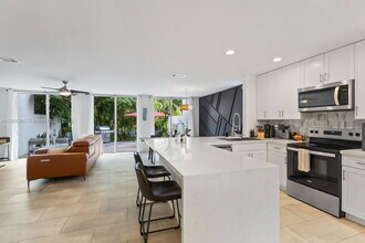 Building Photo - 11389 NW 87th Ave