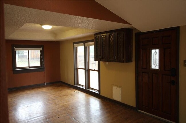 Building Photo - 504 S 10th St