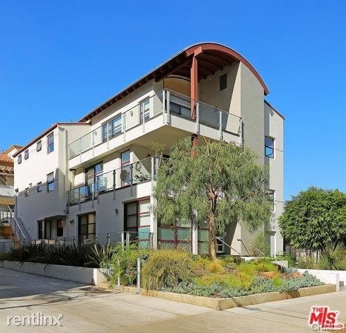 Primary Photo - 219 California Ave