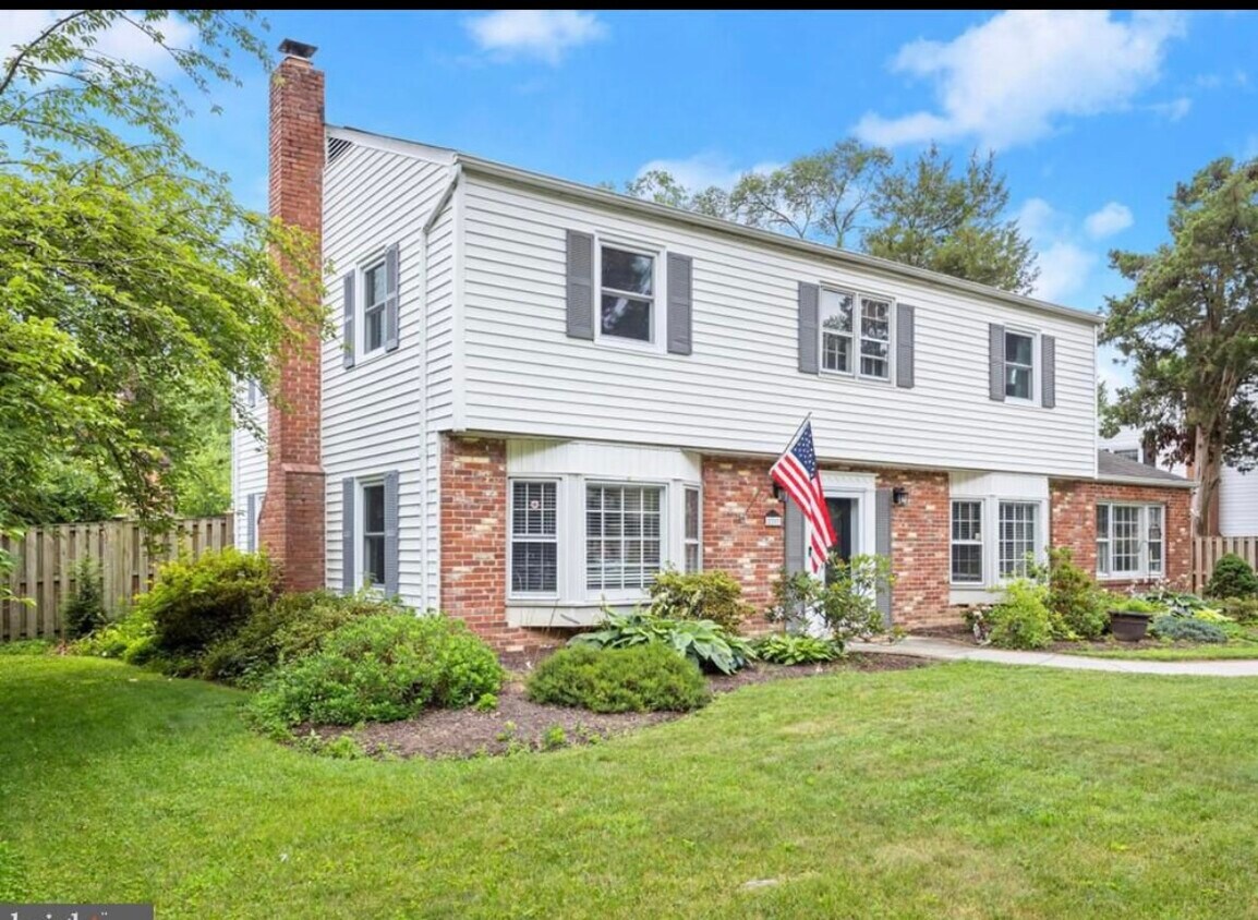 Primary Photo - 2203 Sherwood Hall Ln