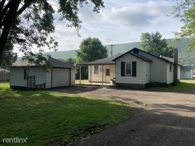 Primary Photo - 3 br, 1 bath House - 8 Travis Dr