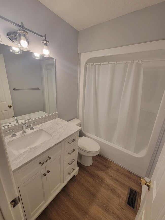 Building Photo - Great 2 bed 1 bath in Burlington!