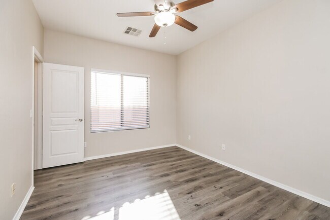 Foto del edificio - 119 Mountain View Rd