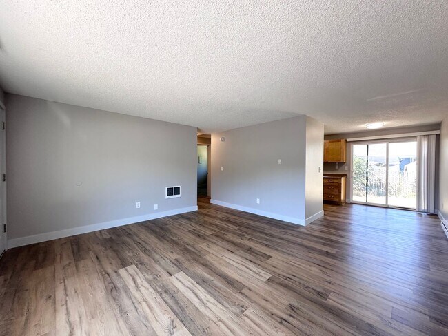 Building Photo - Wood Village 2 Bed 1 Bath Apartment!