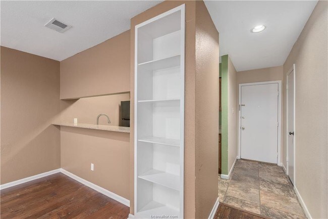 Building Photo - 1501 Stallings Dr