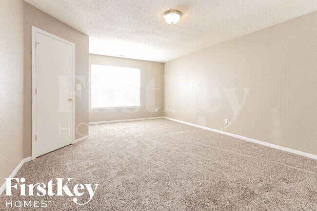 Building Photo - 1820 Long Lake Dr