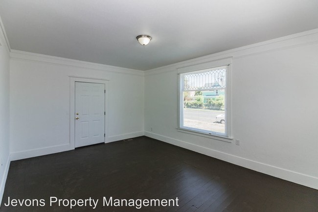 Building Photo - 4 br, 2 bath House - 214 N 8th St