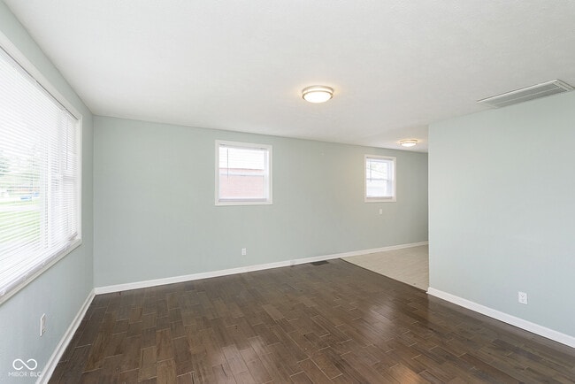 Foto del edificio - 10639 Broadway Ave