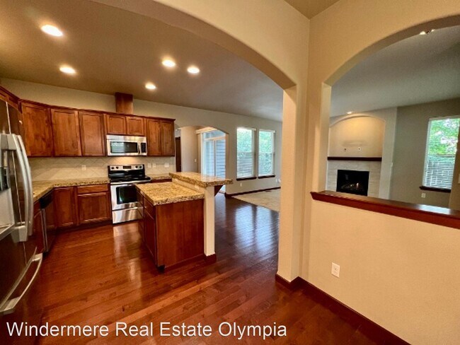 Building Photo - 3 br, 2.5 bath House - 4703 46th Ave SE