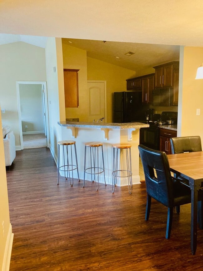 Photo - Well-appointed Furnished Rental- Perfect for Professionals- Near shops & restaurants Apartment