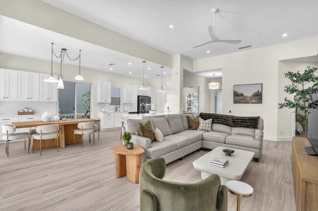 Building Photo - 2930 Rio Claro Dr S