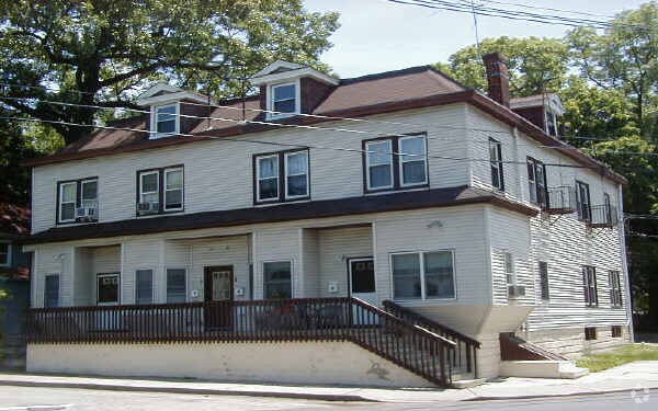 Primary Photo - 36-38 Leonard Pl
