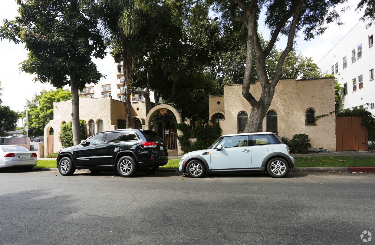 Edificio - 1165 N Orange Grove Ave