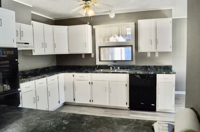 Building Photo - 2669 S Bamby Ln NE