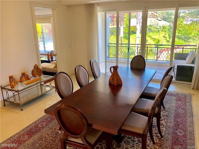 Foto del edificio - 3 br, 3 bath Apartment - 1024 Kenfield Ave