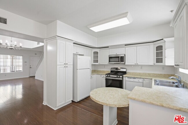 Foto del edificio - 1650 Colby Ave