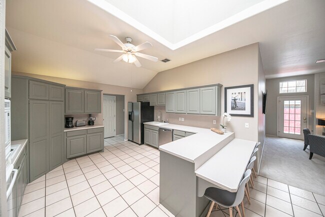 Foto del edificio - 1300 Godfrey St