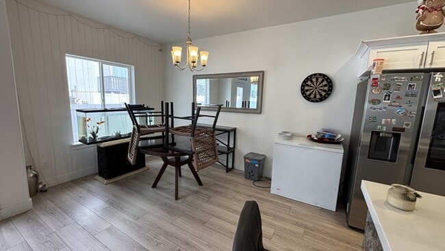 Foto del edificio - 7261 N Silver Spring Way