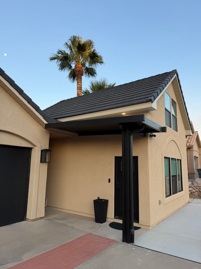 Building Photo - 1758 Point Dr