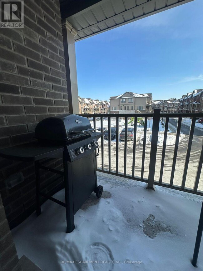 Building Photo - 19 Picardy Dr