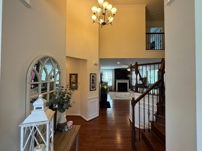 Building Photo - Amazing 6 Bed 5 Bath Single Family Home Wi...