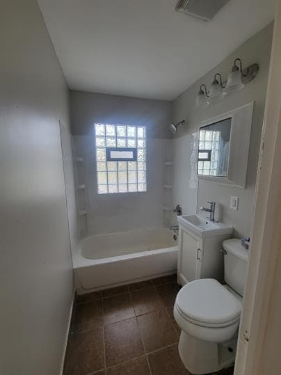 Building Photo - 2010 Vermont St