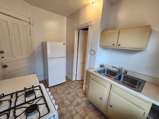 Building Photo - 1575 Coit Ave NE