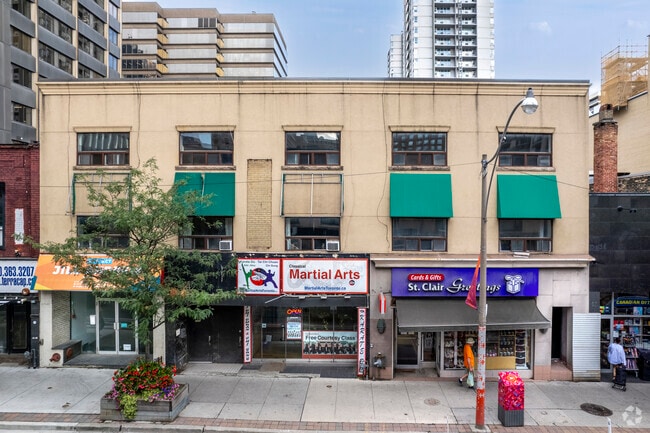 Building Photo - 1421-1425 Yonge St