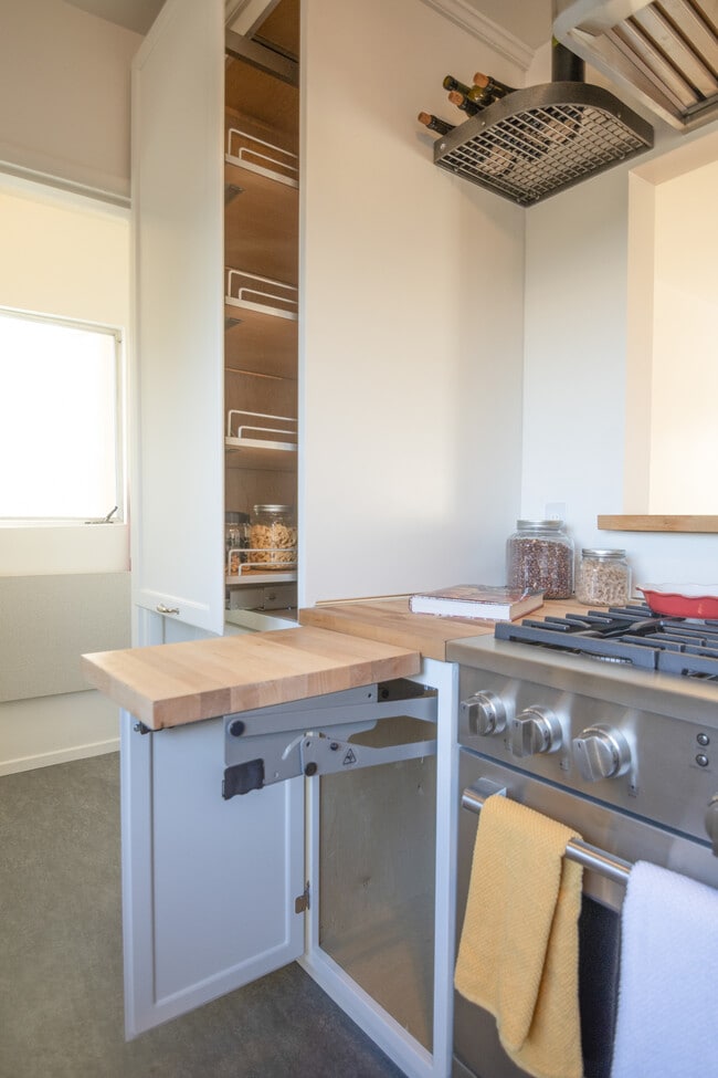 Building Photo - 306 Mockingbird Ln