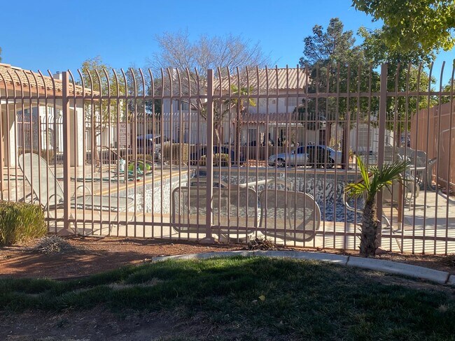 Building Photo - Cozy 3 Bedroom Summerlin Townhome for Rent!
