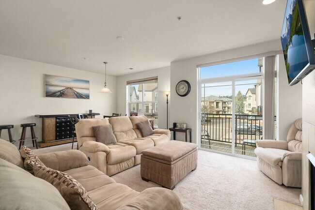 Foto del edificio - Prime Tanabourne Townhome! Open Floor Plan...