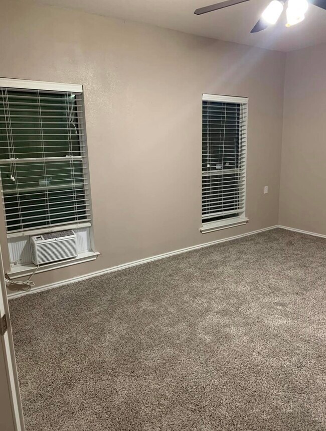 Foto del edificio - 6918 Heathers Way