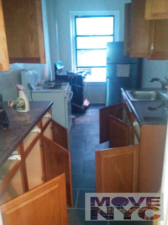 Building Photo - 100 E Mosholu Pky S