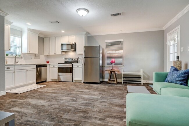 Building Photo - 7206 Bayou Woods Dr