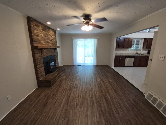 Foto del edificio - 6386 Taylor Rd