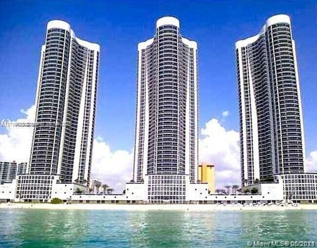Foto del edificio - 15901 Collins Ave