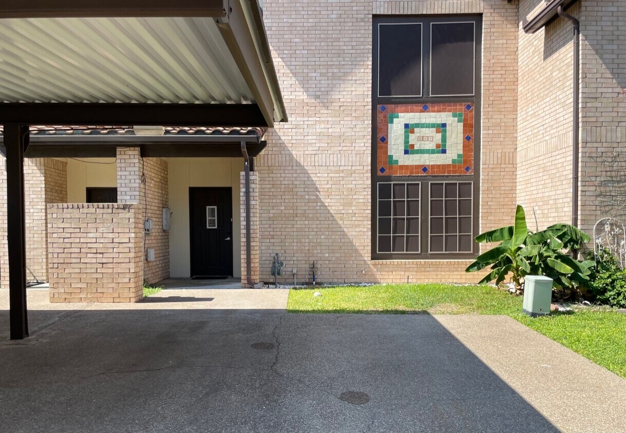 2445 Monarch Dr, Laredo, TX 78045