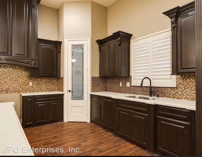 Building Photo - 2 br, 2.5 bath House - 1906 Jim Schroeder