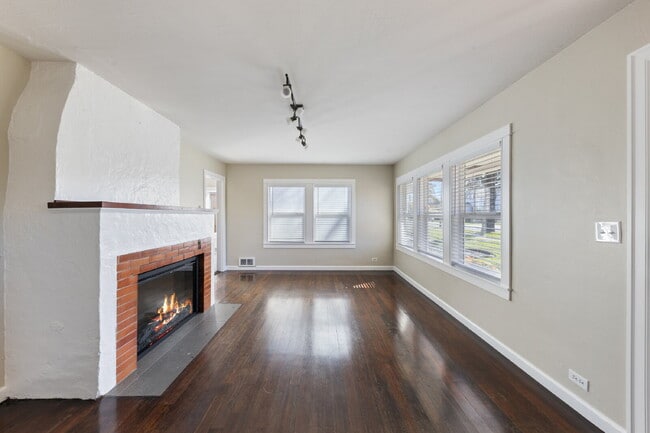 Foto del edificio - Charming Upgraded 2 Bedroom Home