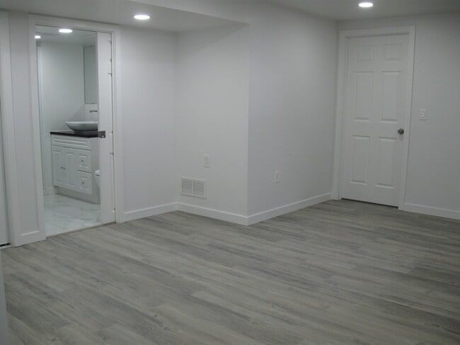 Building Photo - 51 Maple Bush Dr
