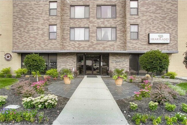 Entrada del edificio en la calle 8 - 700 E 8th St