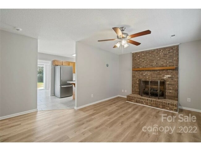 Building Photo - 2404 Devon Dr