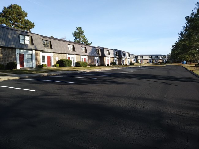 Building Photo - 209 Regal Heights Dr