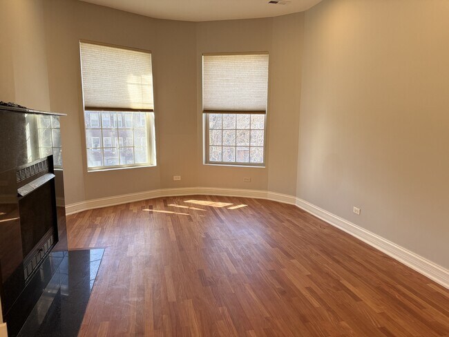 Foto del edificio - 5025 S Michigan Ave