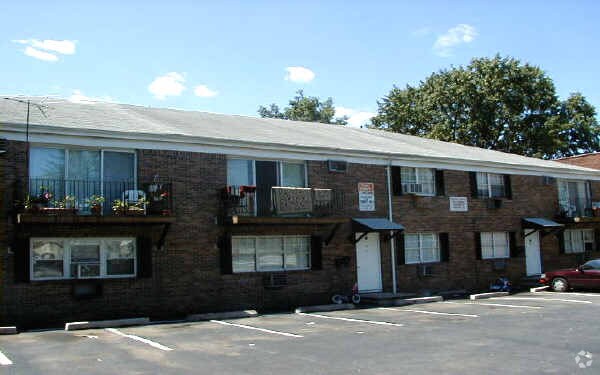Building Photo - 123 Pierre Ave